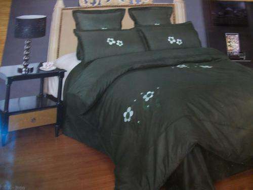 6 PIECE BEDDING SET (Range 1 = R140)
